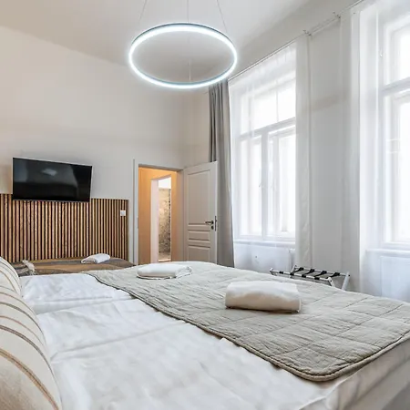 Lägenhet Apartmanovy Dum Centrum