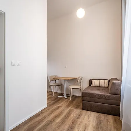 中央公寓酒店 *