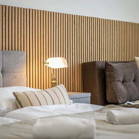 中央公寓酒店 *