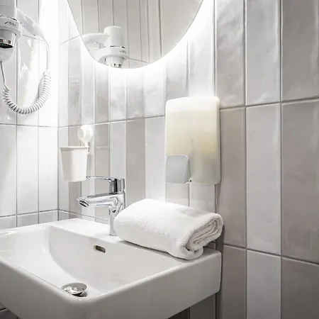 中央公寓酒店 *